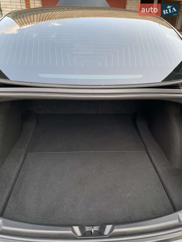 Седан Tesla Model 3 2019 в Буче
