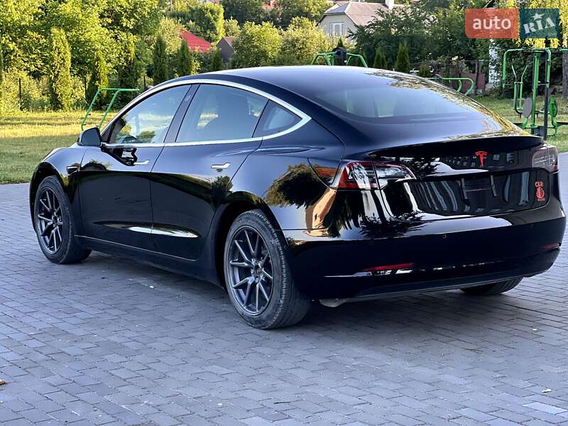 Седан Tesla Model 3 2019 в Кременці