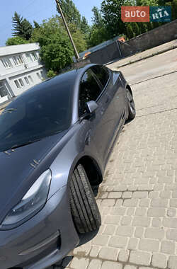 Седан Tesla Model 3 2021 в 