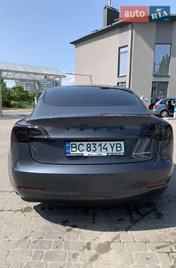 Седан Tesla Model 3 2021 в 