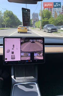 Седан Tesla Model 3 2021 в 
