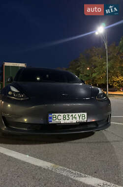 Седан Tesla Model 3 2021 в 