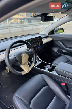 Седан Tesla Model 3 2019 в 