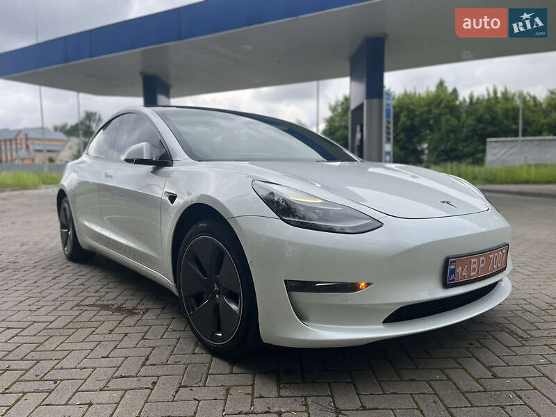 Седан Tesla Model 3 2022 в 