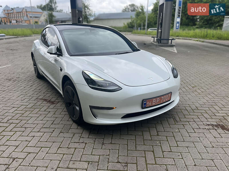 Седан Tesla Model 3 2022 в Самборі