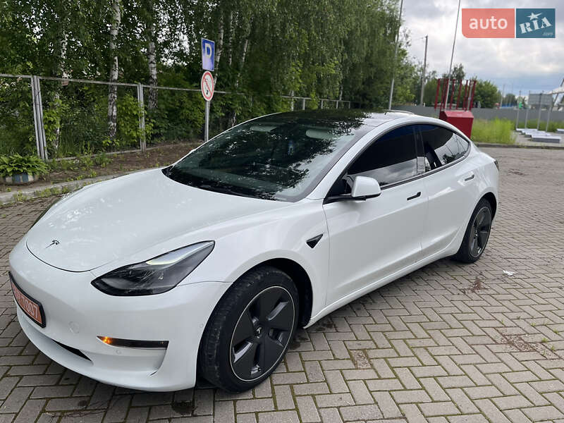 Седан Tesla Model 3 2022 в Самборі