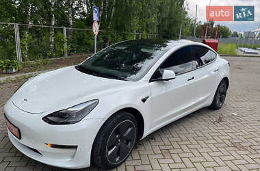Седан Tesla Model 3 2022 в 
