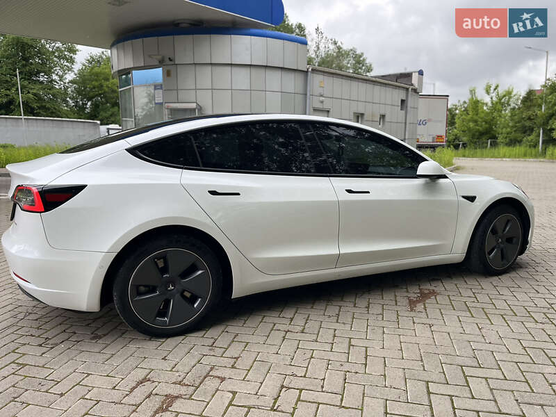 Седан Tesla Model 3 2022 в Самборі