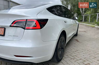 Седан Tesla Model 3 2022 в Самборе