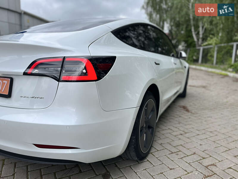 Седан Tesla Model 3 2022 в Самборі