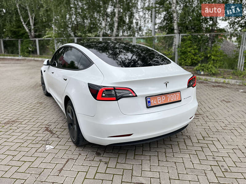 Седан Tesla Model 3 2022 в Самборі