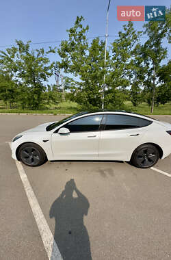 Седан Tesla Model 3 2022 в 