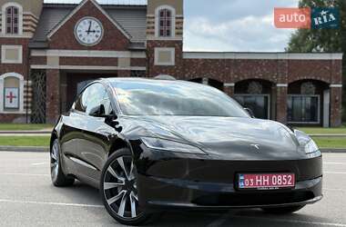 Седан Tesla Model 3 2024 в 