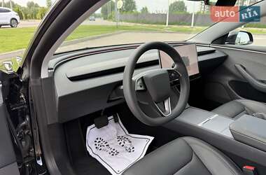 Седан Tesla Model 3 2024 в 