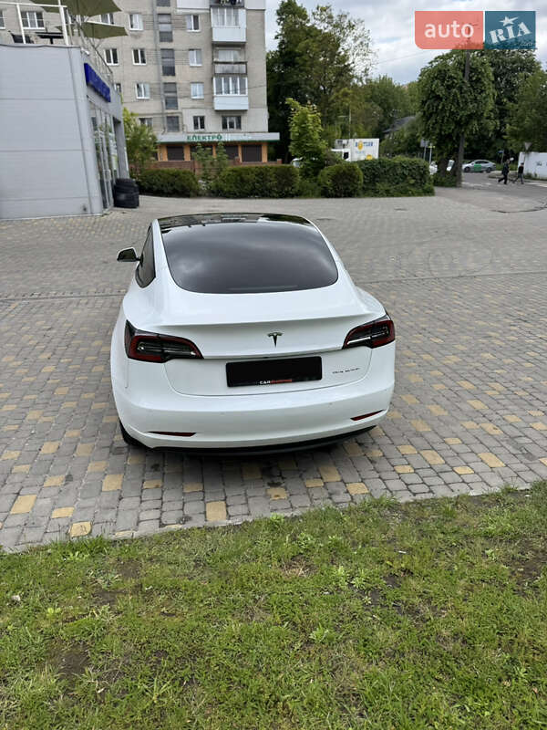Седан Tesla Model 3 2022 в Львове