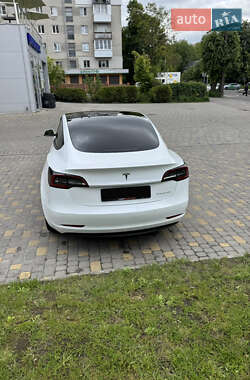 Седан Tesla Model 3 2022 в 