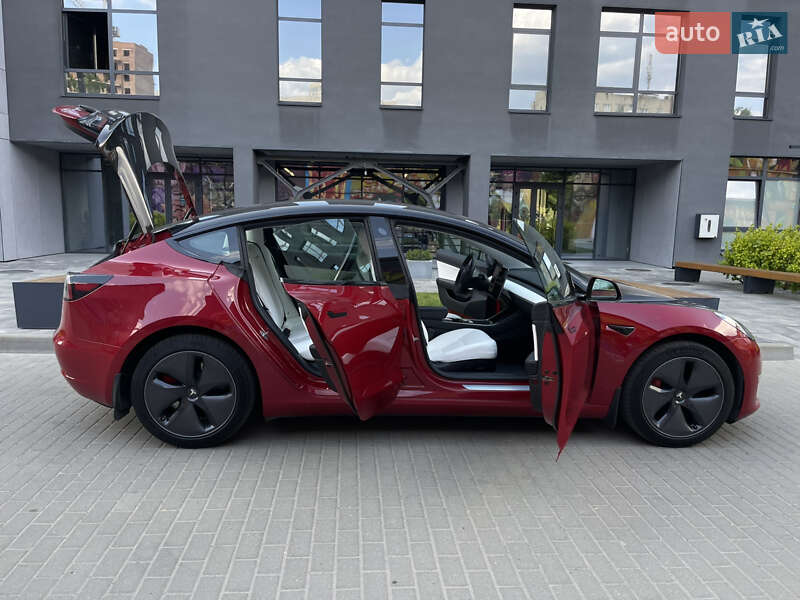 Седан Tesla Model 3 2019 в Львові