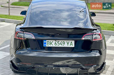 Седан Tesla Model 3 2019 в 