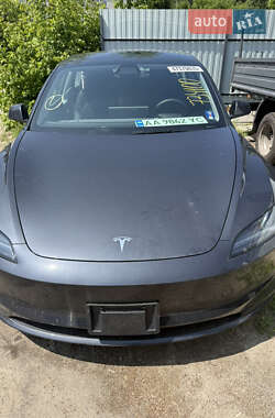 Седан Tesla Model 3 2024 в 