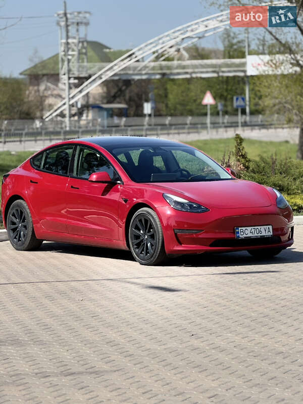 Седан Tesla Model 3 2022 в Киеве
