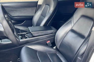 Седан Tesla Model 3 2020 в 