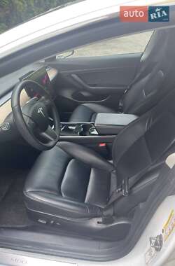Седан Tesla Model 3 2019 в Березному