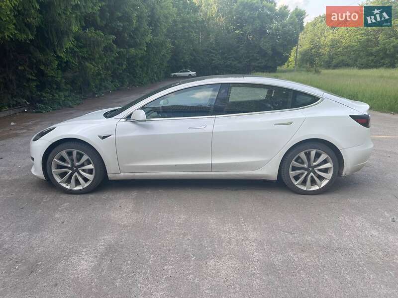 Седан Tesla Model 3 2019 в Березному