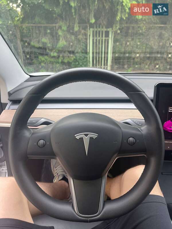 Седан Tesla Model 3 2019 в Березному