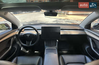 Седан Tesla Model 3 2023 в 