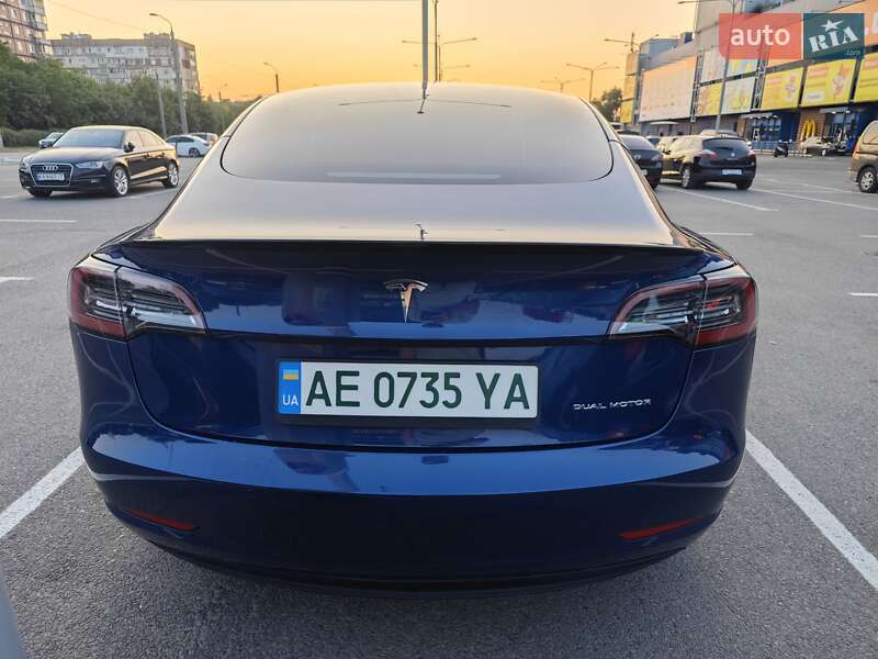 Седан Tesla Model 3 2021 в Дніпрі