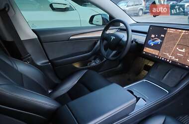 Седан Tesla Model 3 2021 в 
