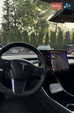 Седан Tesla Model 3 2019 в 