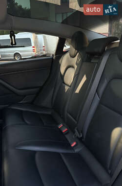 Седан Tesla Model 3 2019 в 