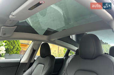 Седан Tesla Model 3 2021 в 