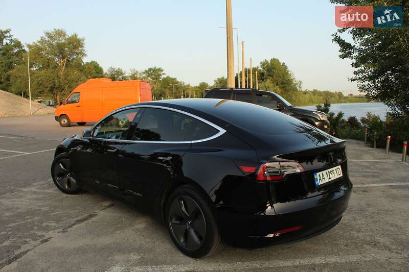 Седан Tesla Model 3 2019 в Києві