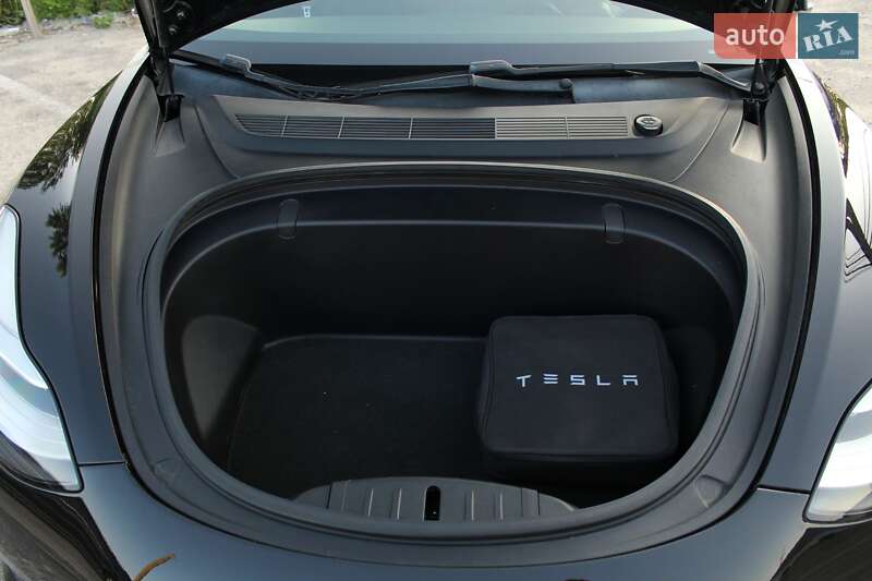 Седан Tesla Model 3 2019 в Києві
