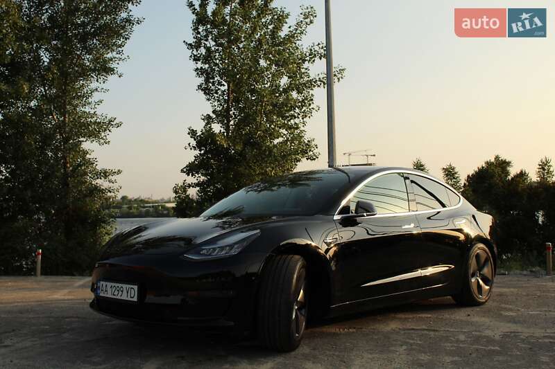 Седан Tesla Model 3 2019 в Києві