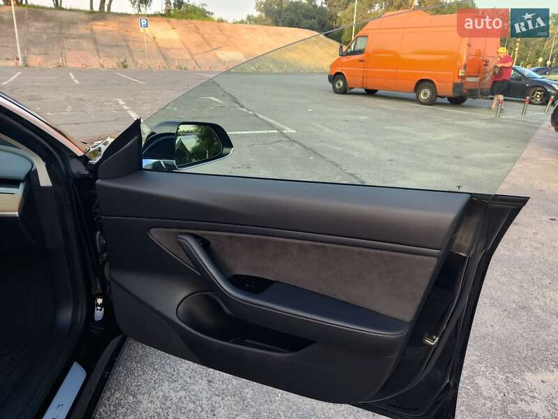 Седан Tesla Model 3 2019 в Києві