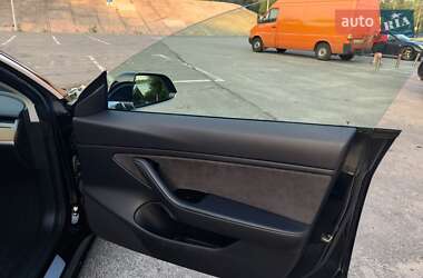 Седан Tesla Model 3 2019 в 