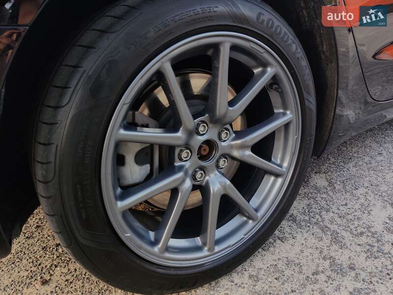 Седан Tesla Model 3 2019 в Києві