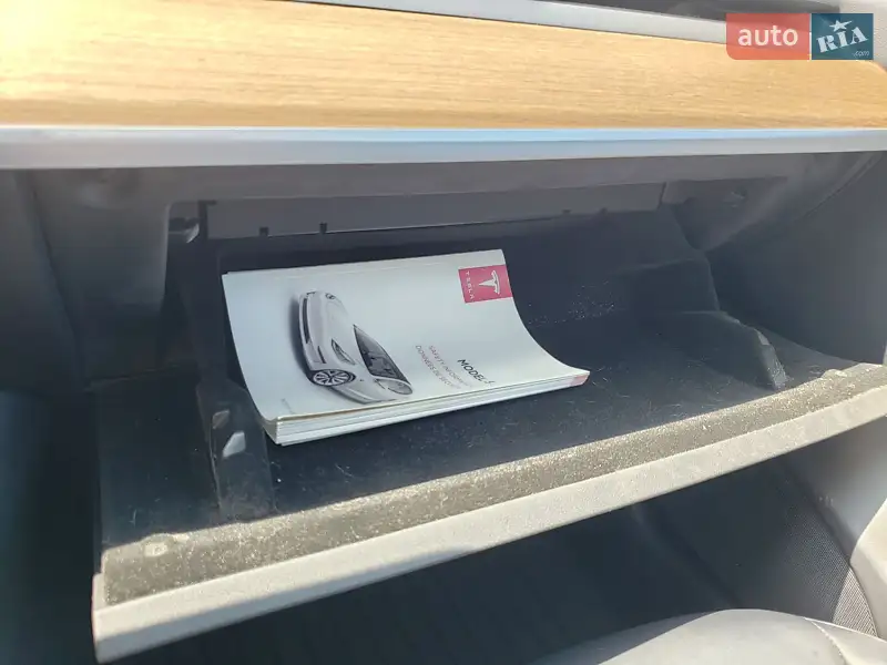 Седан Tesla Model 3 2019 в Києві документ
