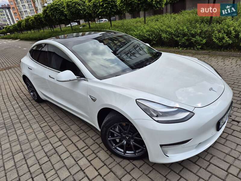 Седан Tesla Model 3 2020 в Івано-Франківську