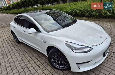 Седан Tesla Model 3 2020 в 