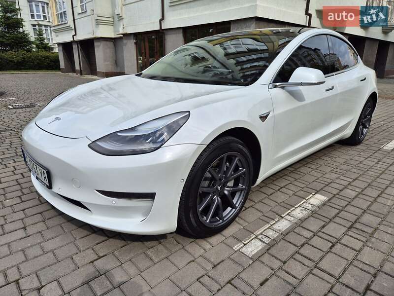 Седан Tesla Model 3 2020 в Івано-Франківську