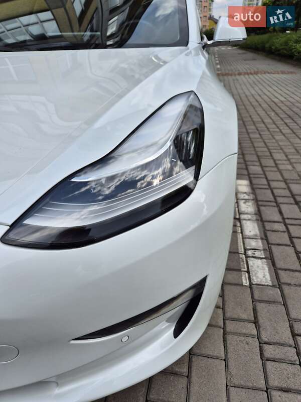 Седан Tesla Model 3 2020 в Івано-Франківську
