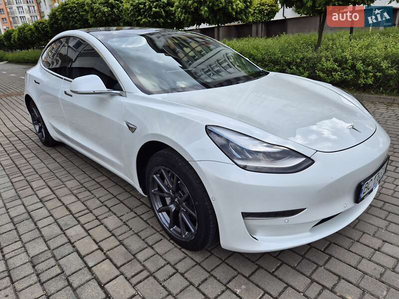 Седан Tesla Model 3 2020 в Івано-Франківську