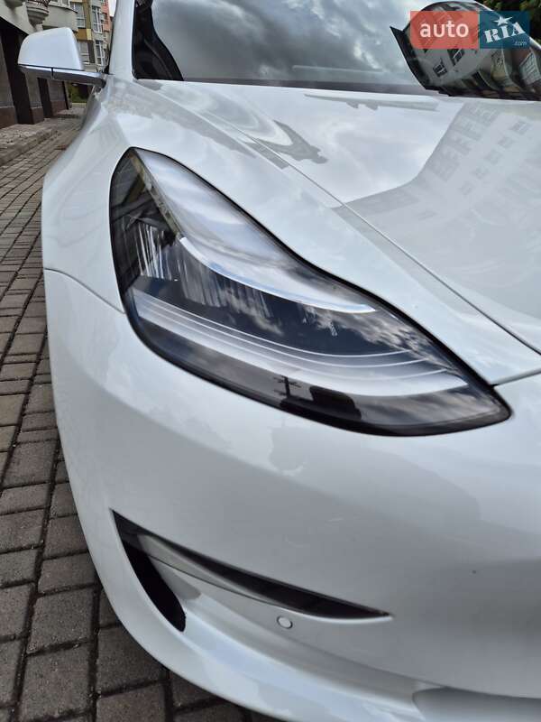 Седан Tesla Model 3 2020 в Івано-Франківську