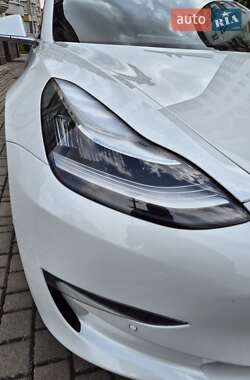 Седан Tesla Model 3 2020 в 
