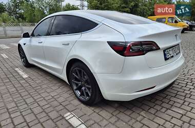 Седан Tesla Model 3 2020 в 
