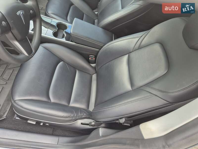 Седан Tesla Model 3 2020 в Івано-Франківську